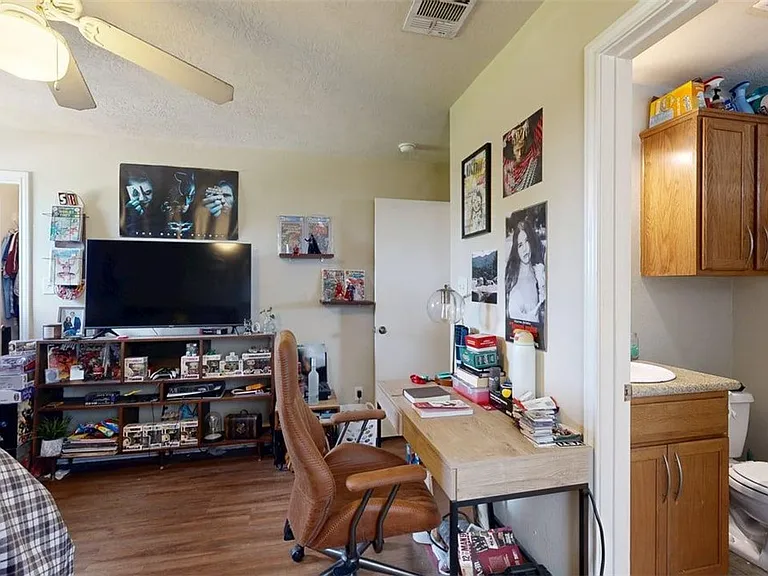 2933 McLaren Dr — Photo 24