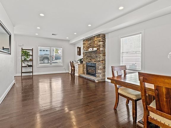 4th image of 651 Nashua Rd