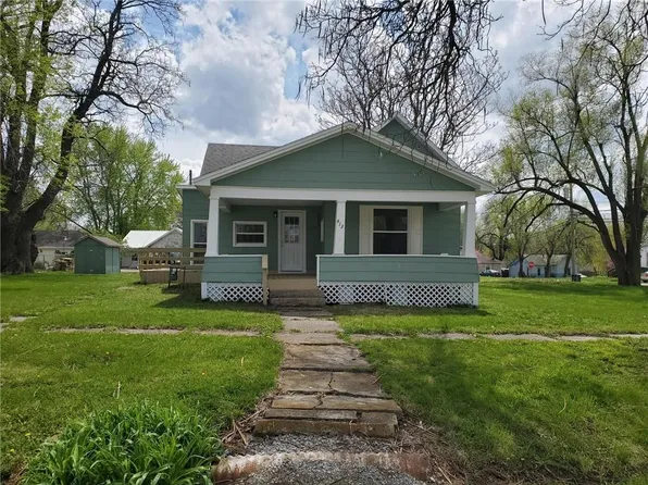 413 W 1st St, Cameron, MO 64429