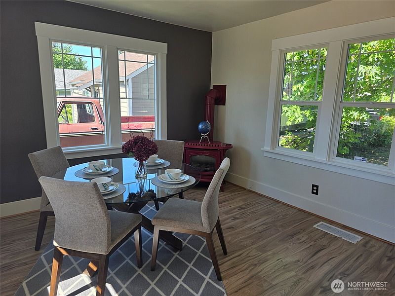 4th image of 8902 Forest Road SW