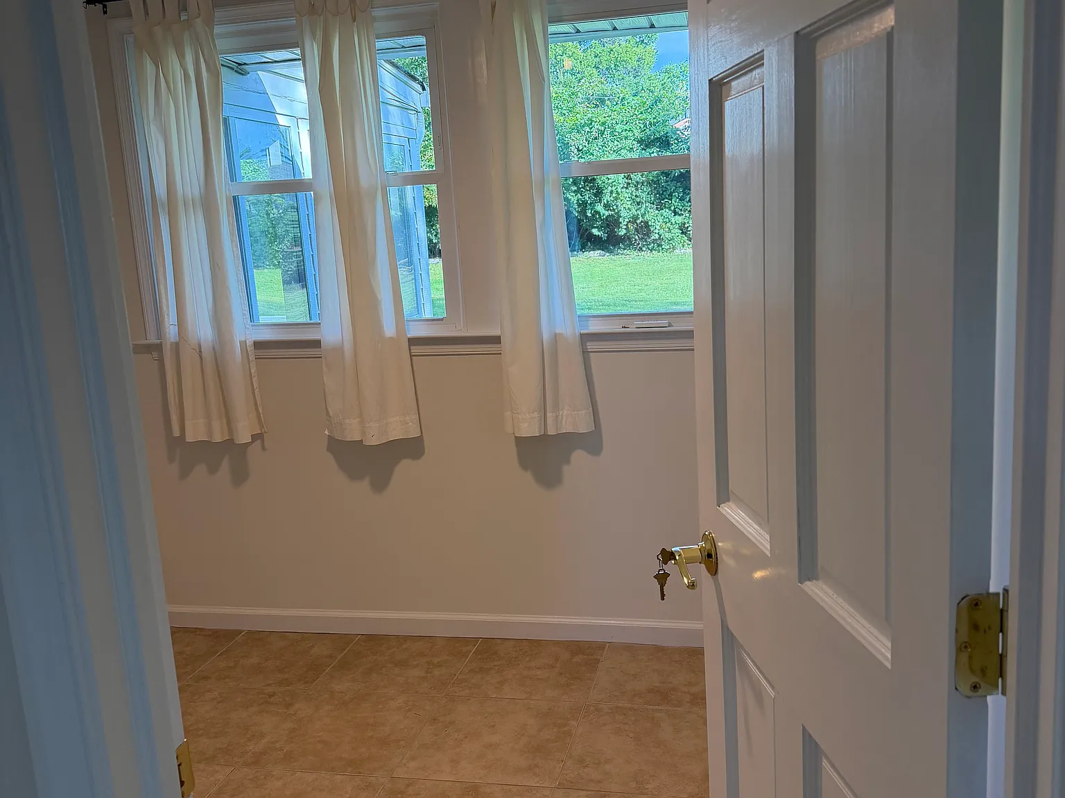 3 bed, 1092 sqft, $1,200 — Photo 2