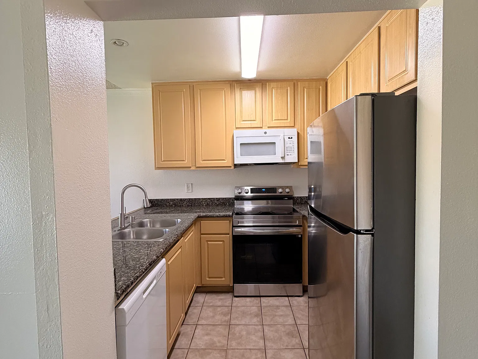 589 N Johnson Ave N — Photo 3
