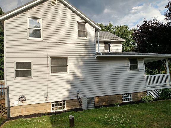 Side of home with new mulch