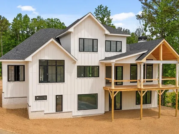 825 Oak Park Dr, Talking Rock, GA 30175