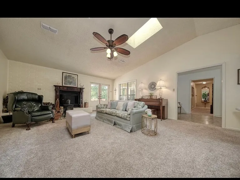 1379 Bridle Path Ln — Photo 15