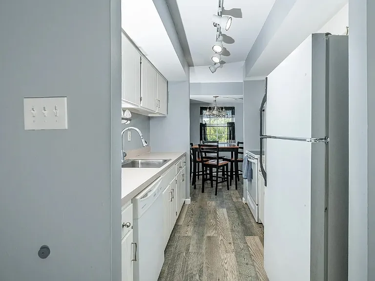 1821 Valley Dr #B2 — Photo 2