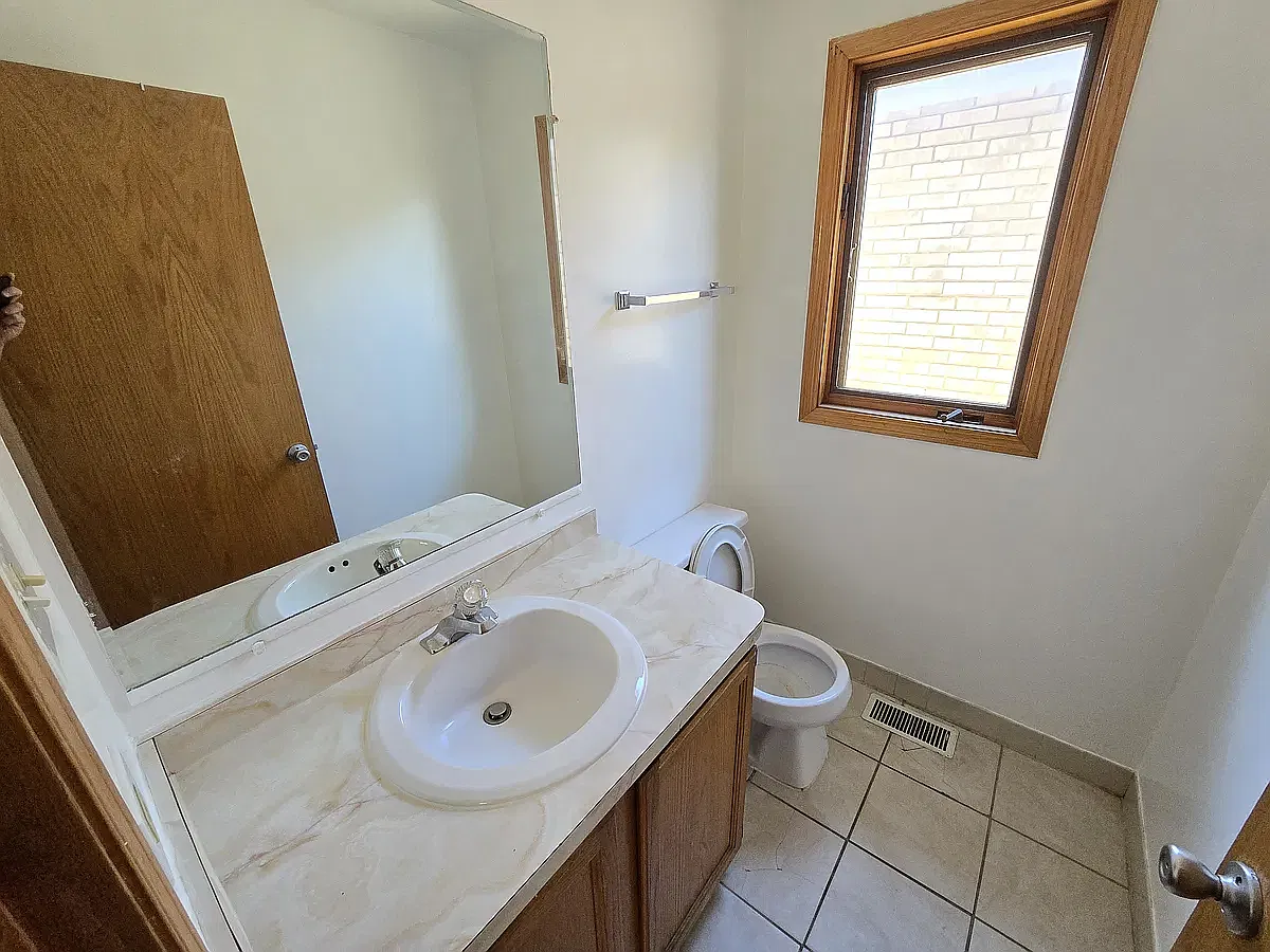 3 bed, 1.5 bath, 1200 sqft, $1,700 — Photo 4