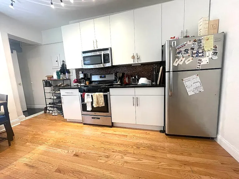 336 E 13th St #D6 — Photo 3