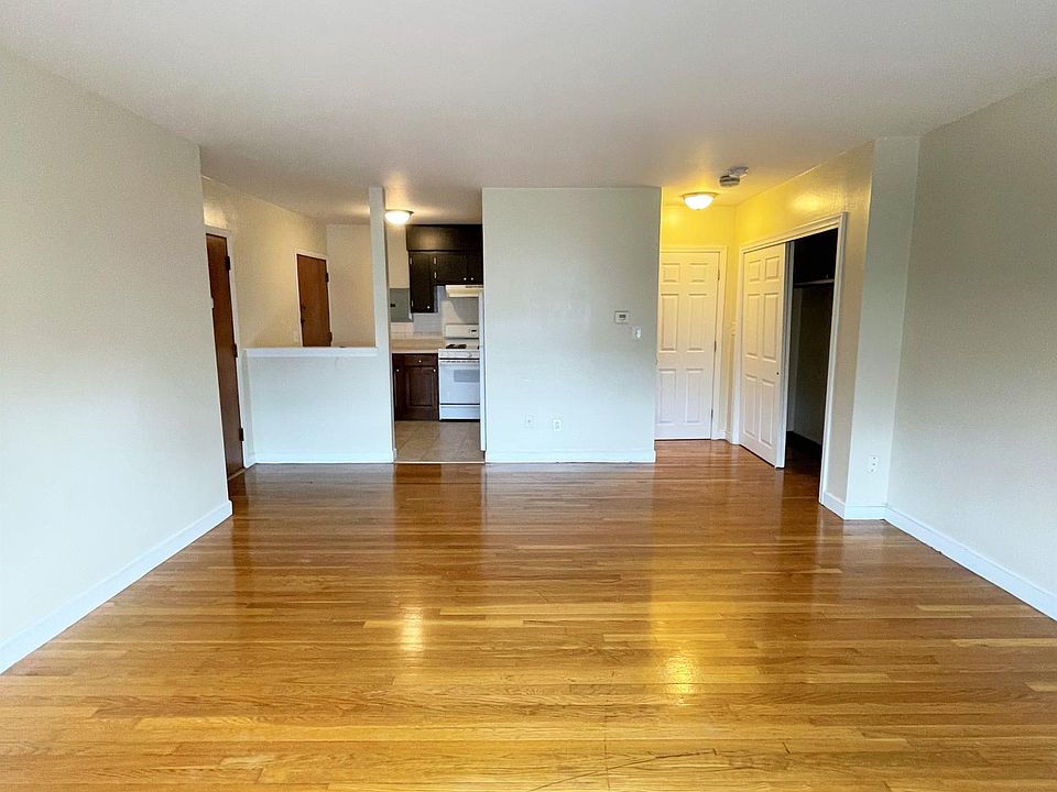 1st image of 580 Bridge St #33T