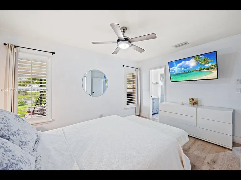 2510 NW 110th Ter — Photo 13