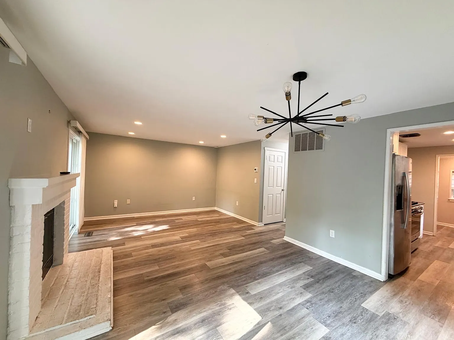 3 bed, 1200 sqft, $2,850 — Photo 3