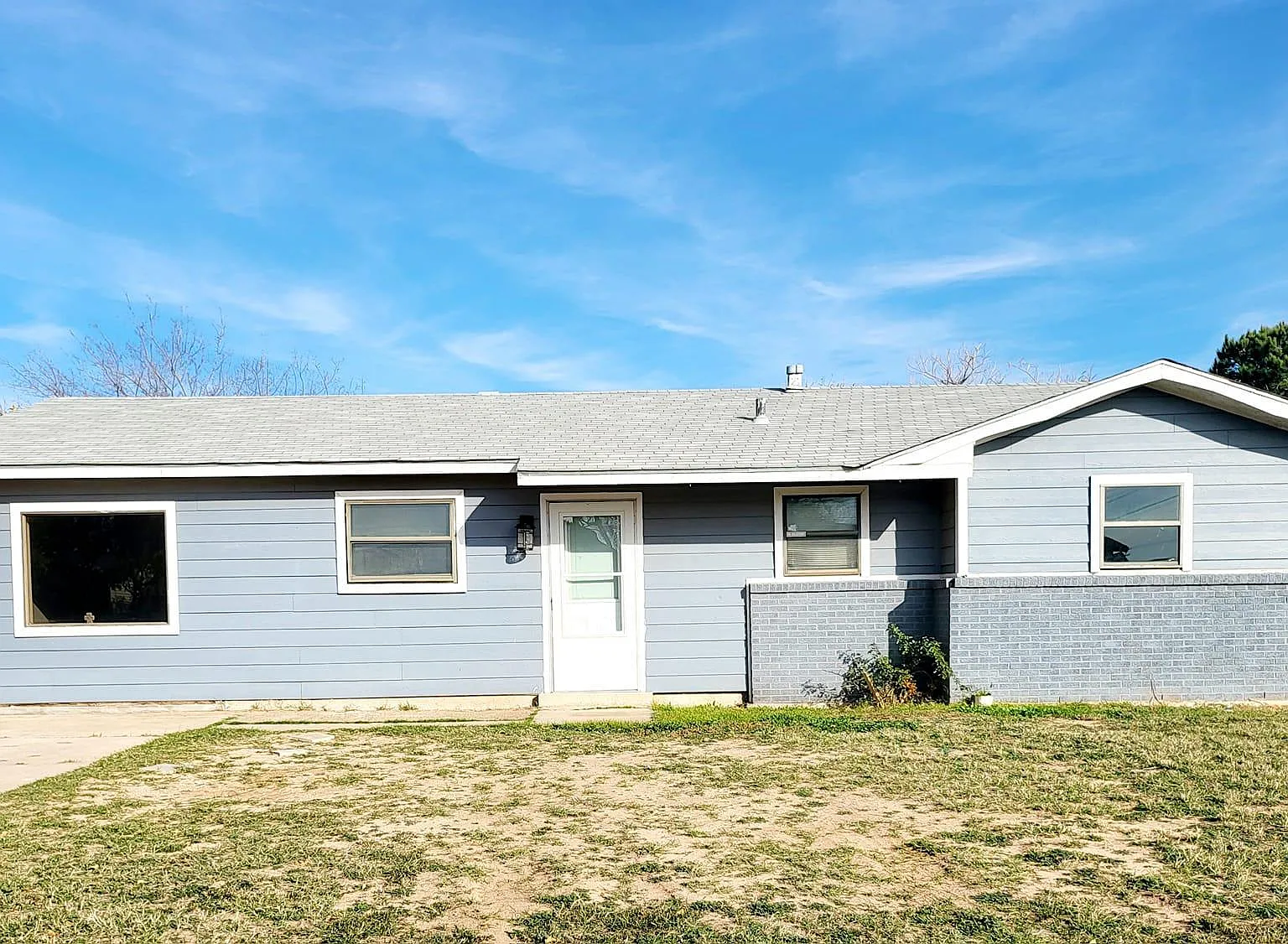 3702 Caroline St — Photo 1