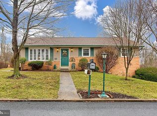 1124 Loop Dr, Harrisburg, PA 17112