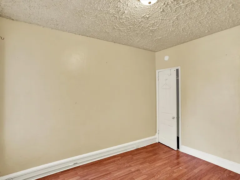 234 W Douglass St — Photo 17