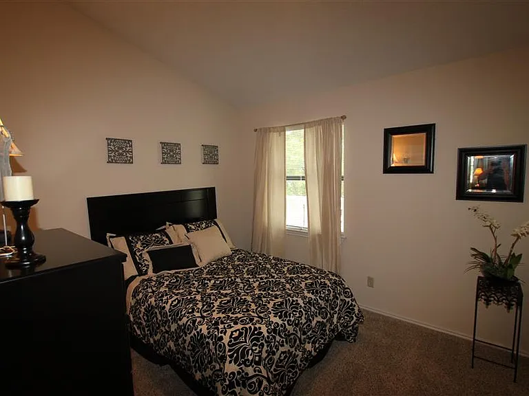 The Ethans Apartments — Photo 42