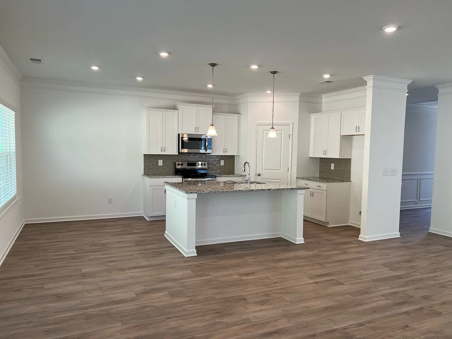 3 bed, 2.5 bath, 2171 sqft, $2,300 — Photo 3