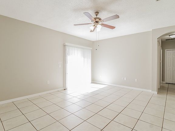 3rd image of 1005 Dudley Dr