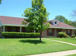 1200 Mount Vernon St, Ennis, TX 75119