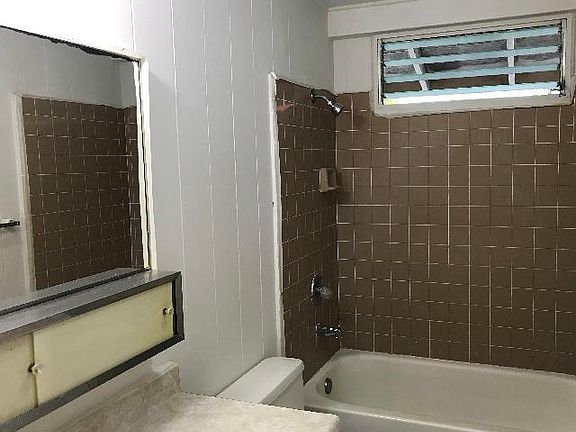 2nd image of 3895 Sierra Dr #A