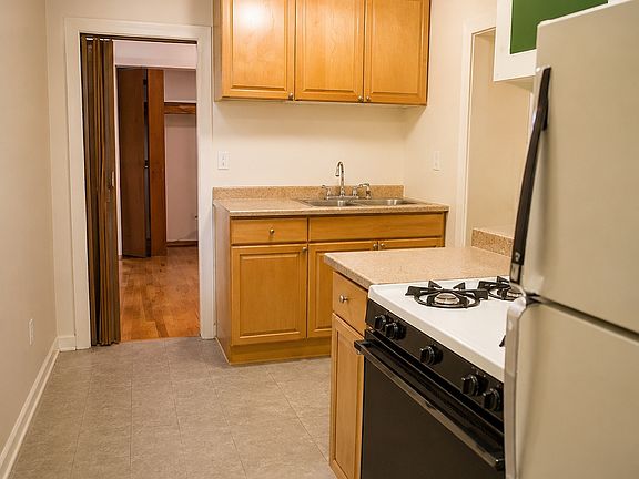 3rd image of 1082 11th Ave SE