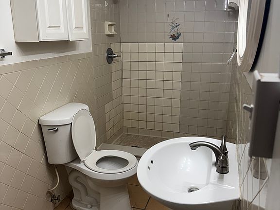 5th image of 2136 Barcelona Way S