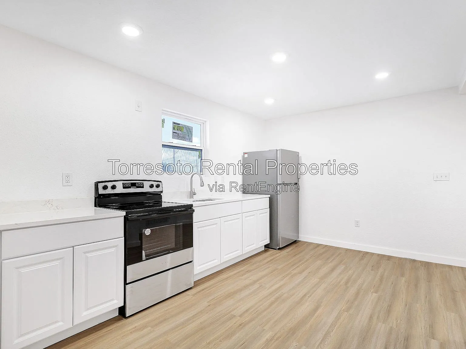 4 bed, 2.0 bath, 1099 sqft, $1,200 — Photo 3