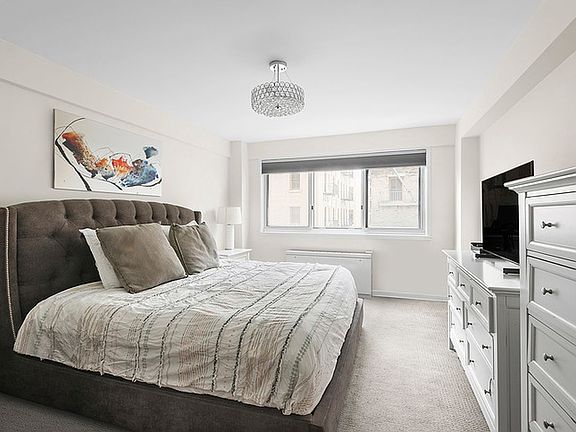 5th image of 401 E 65th St APT 5A