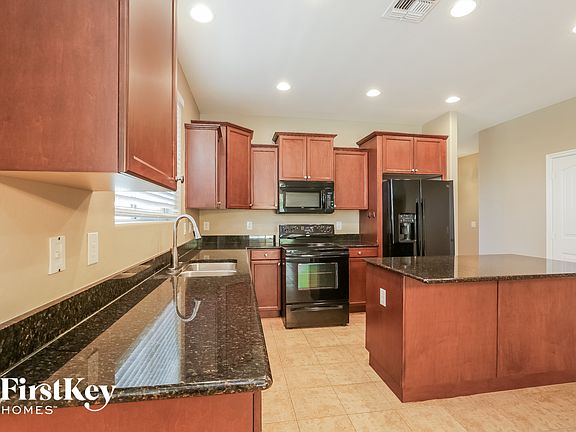 5th image of 1809 W Loemann Dr