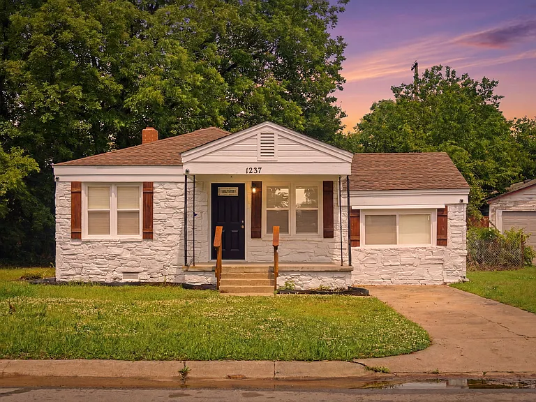 1237 Staton Dr — Photo 1