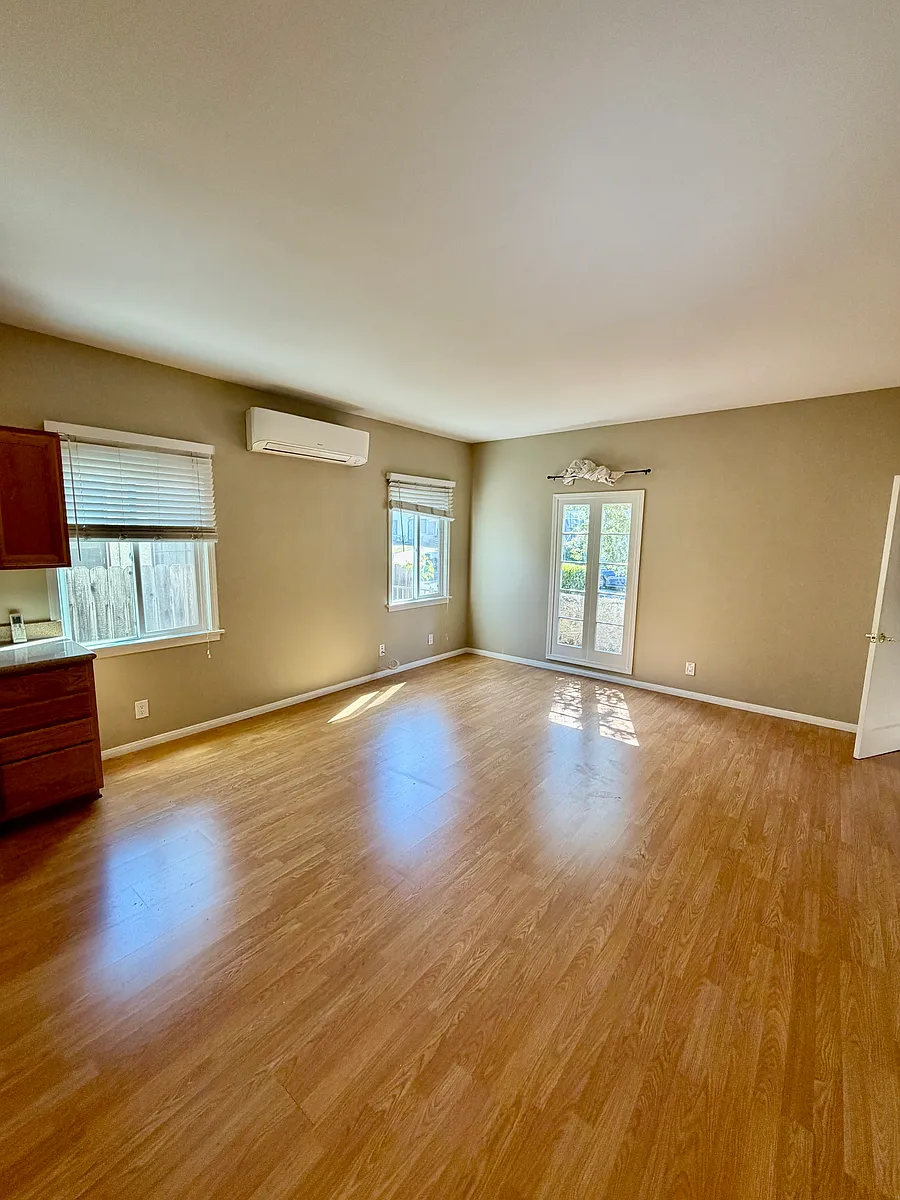 Building Photo - 1033 Allen Ave #2