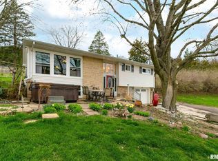21738 283rd Ave, Le Claire, IA 52753