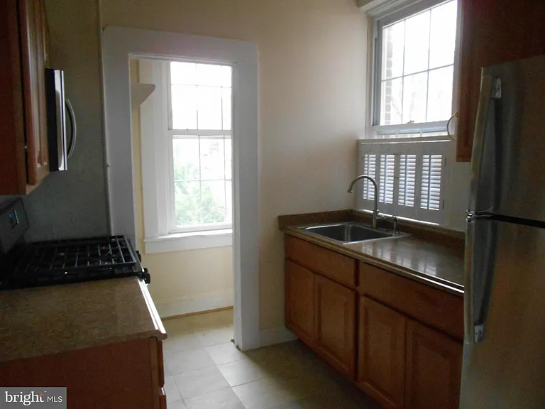 2228 Mount Royal Ter #F — Photo 14