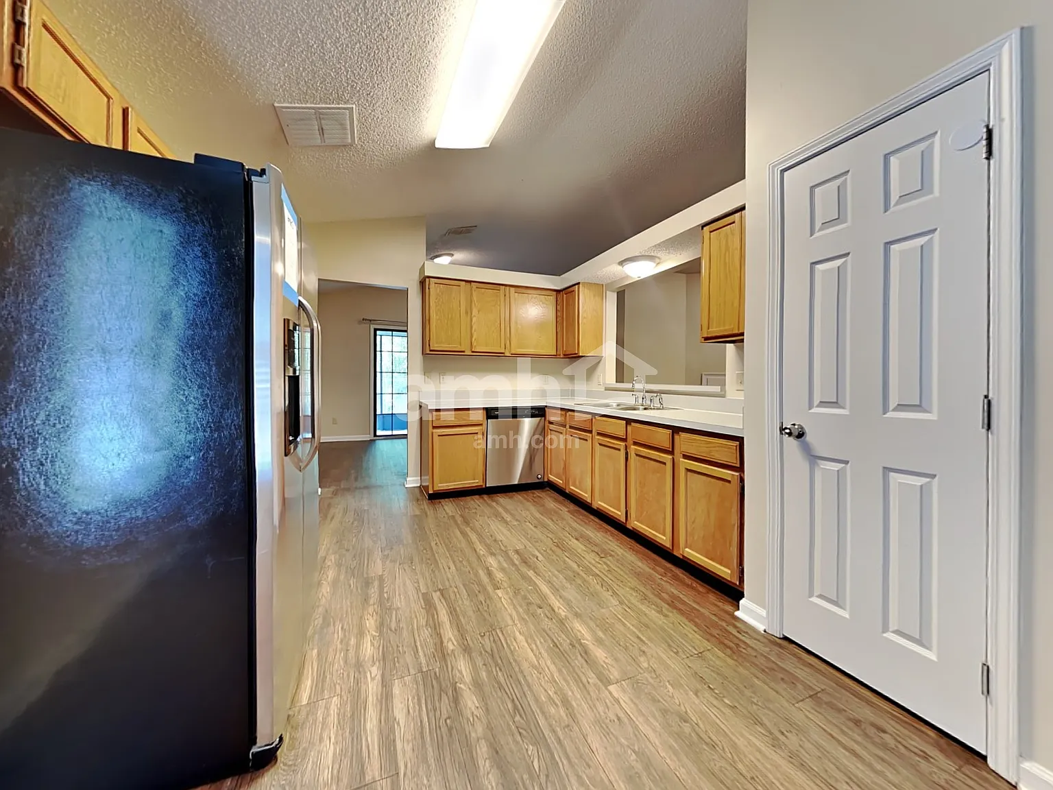 3 bed, 2.0 bath, 1589 sqft, $2,045 — Photo 3