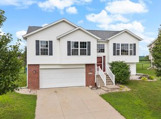 1616 Jenna Dr, Davenport, IA 52804