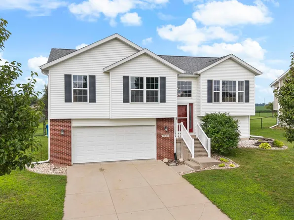 1616 Jenna Dr, Davenport, IA 52804