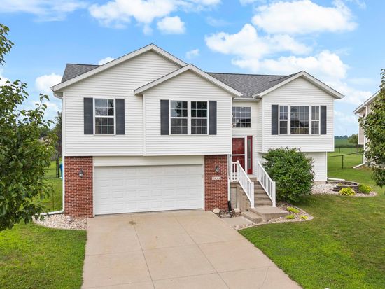 1616 Jenna Dr, Davenport, IA 52804