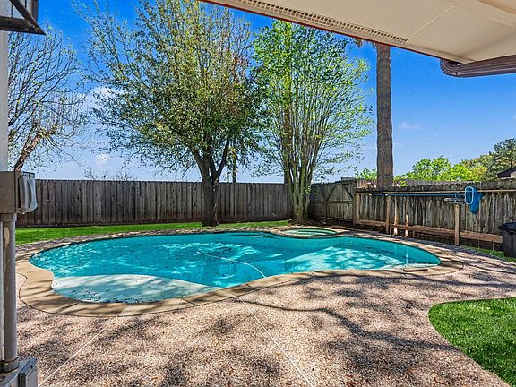 3rd image of 9806 Paddock Ct