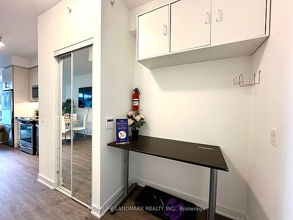 5th image of 85 Oneida Cres #813