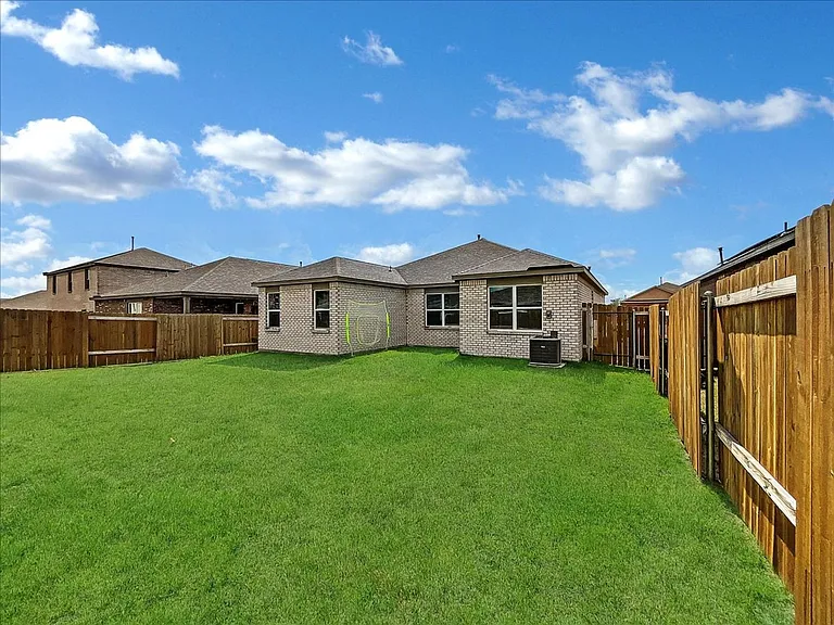 2112 Erlinda Dr — Photo 32