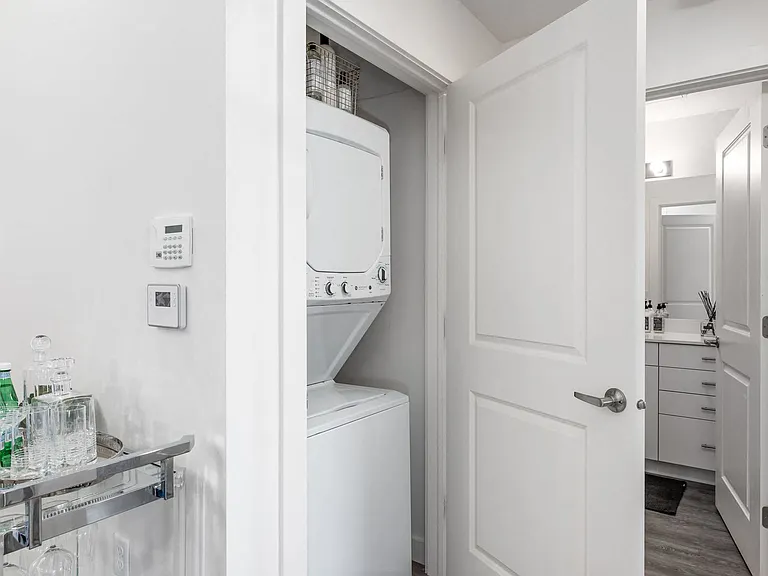 Rockpoint Apartments — Photo 7