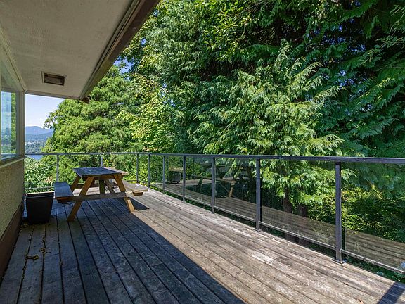 4th image of 446 Northcliffe Cres