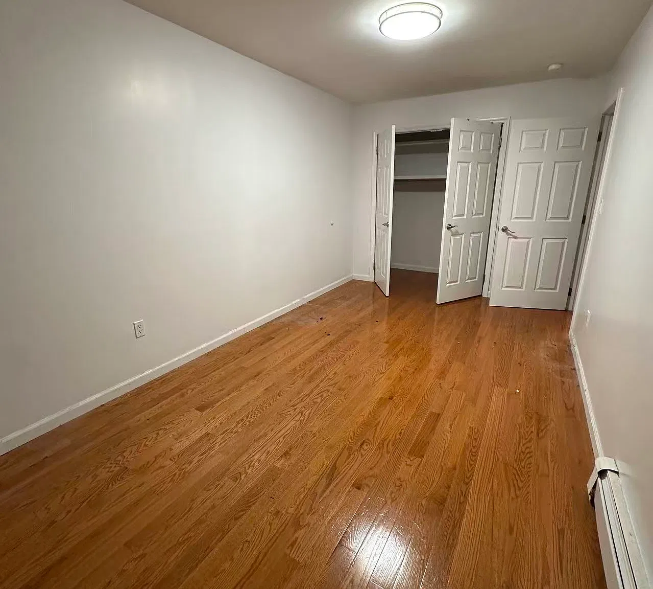 319 Bay 8th St — Photo 2