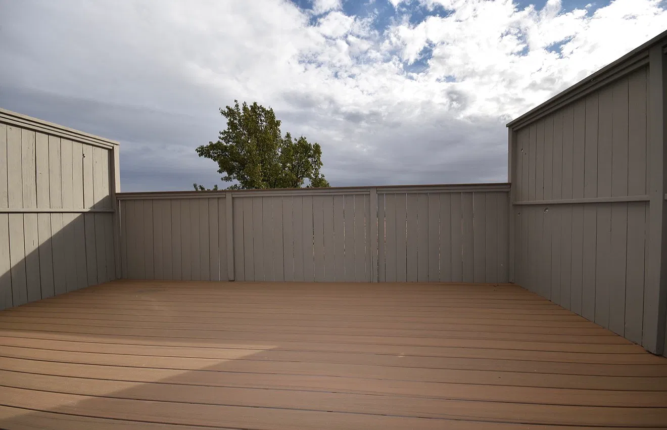 3 bed, 3.5 bath, 2200 sqft, $2,200 — Photo 4