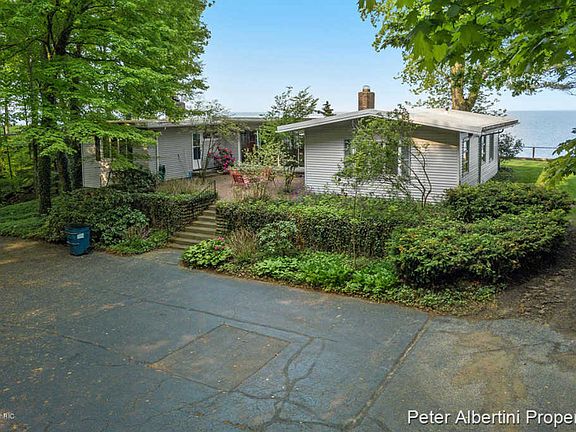 2nd image of 5267 Lakeshore Dr