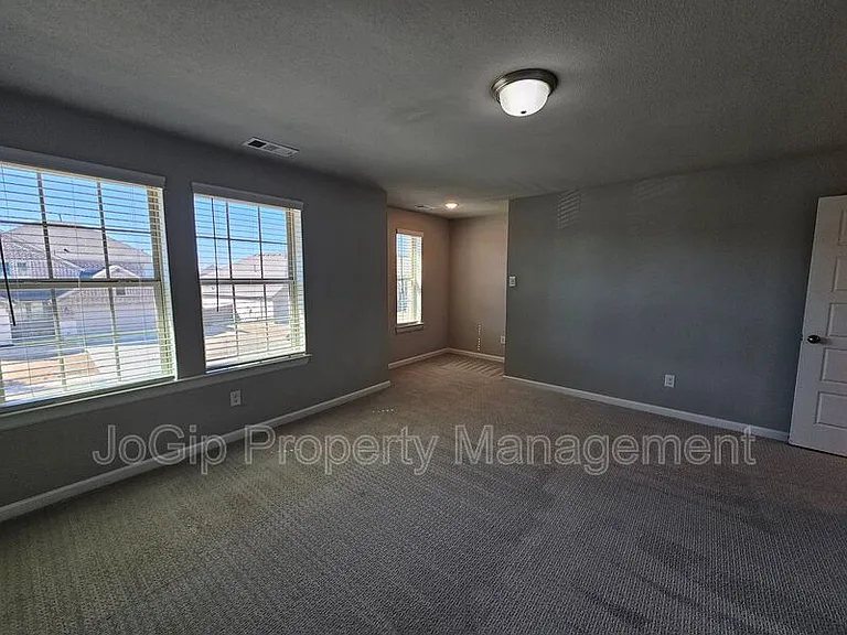 1740 Jamestown Dr — Photo 60