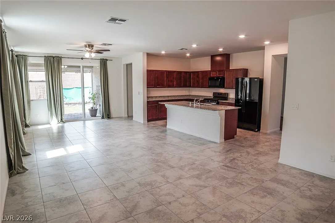 3 bed, 2.0 bath, 1852 sqft, $2,195 — Photo 4