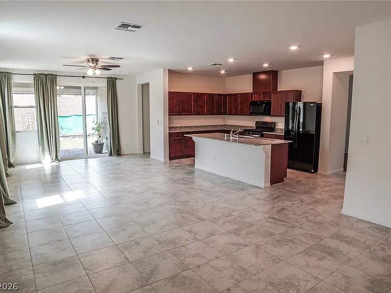 1818 Vibrant Barn Ave — Photo 4