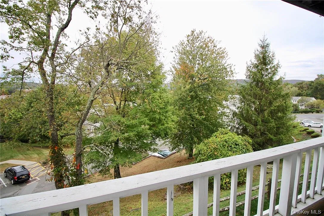 2 bed, 2.0 bath, 960 sqft, $2,500 — Photo 2