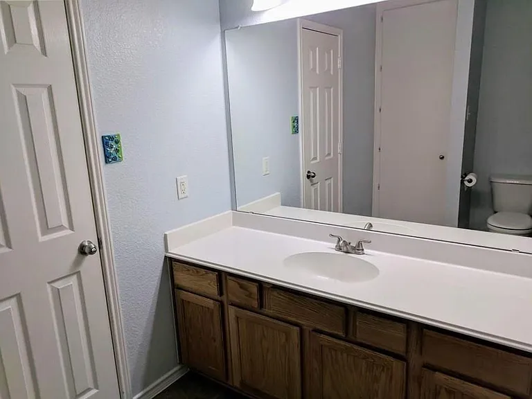 2200 Fieldcrest Dr — Photo 17