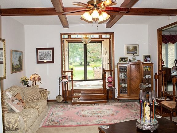 5th image of 615 Lakeview Way